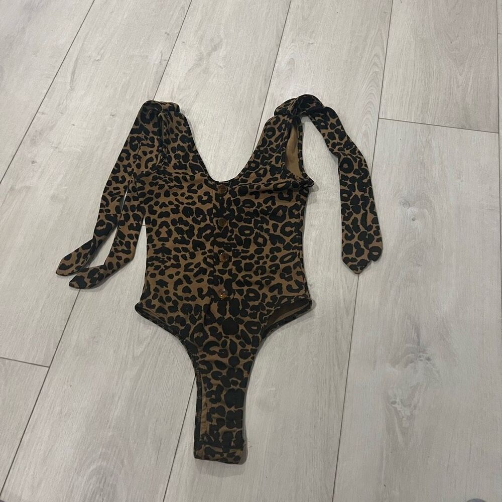 Pretty little things women  Cheetah body suit! Size 2